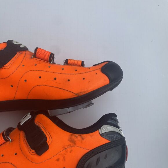 Athletic_Shoes